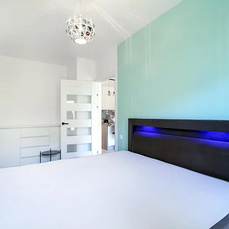 Apartment Apartament Z Ogrodkiem I Miejscem Parkingowym
