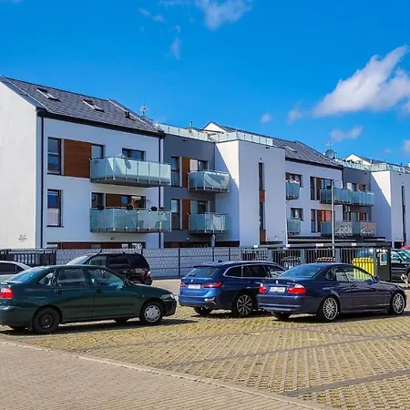 Apartment Apartament Z Ogrodkiem I Miejscem Parkingowym
