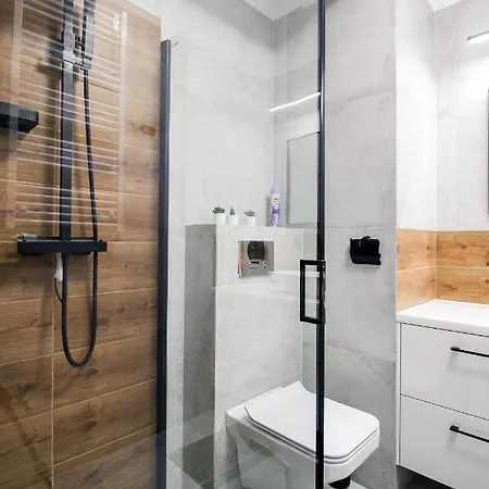Apartament Z Ogrodkiem I Miejscem Parkingowym * Kolobrzeg