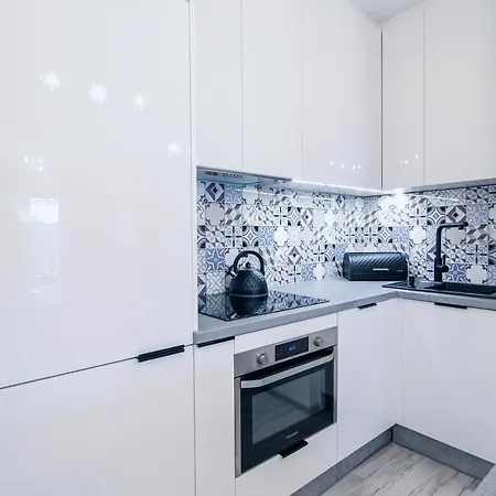 Apartament Z Ogrodkiem I Miejscem Parkingowym *